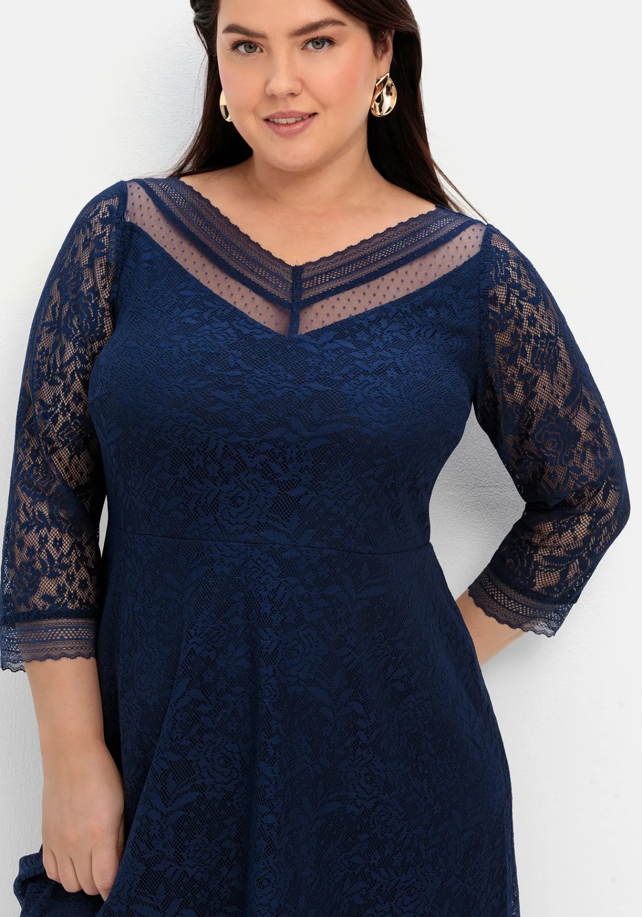 Abendkleid aus floraler Spitze<sheego Sale