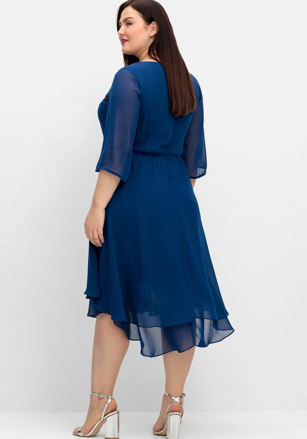 Abendkleid in Wickeloptik, mit Pailletten<sheego Outlet