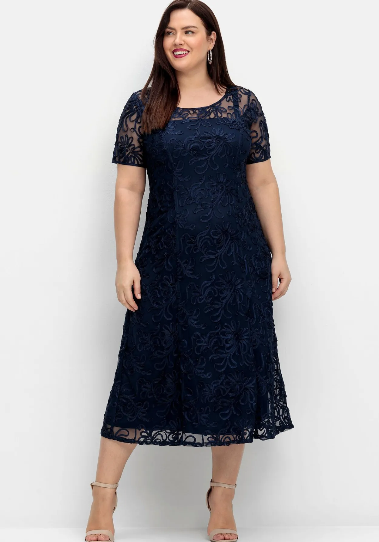 Abendkleid mit dekorativen Zierborten<sheego Sale