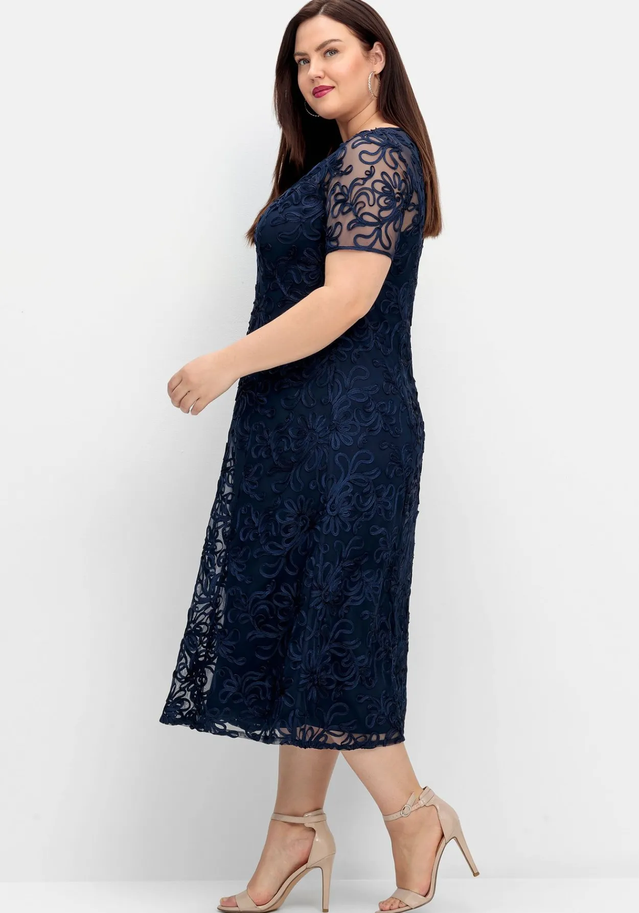 Abendkleid mit dekorativen Zierborten<sheego Sale