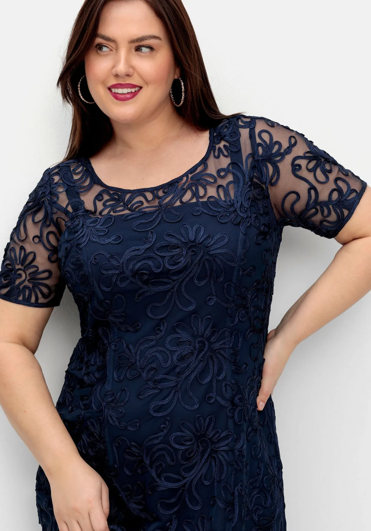 Abendkleid mit dekorativen Zierborten<sheego Sale
