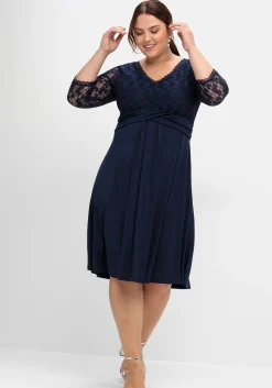 Abendkleid mit floraler Spitze und Zier-Knotendetail<sheego Hot