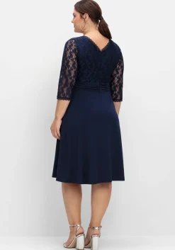 Abendkleid mit floraler Spitze und Zier-Knotendetail<sheego Hot