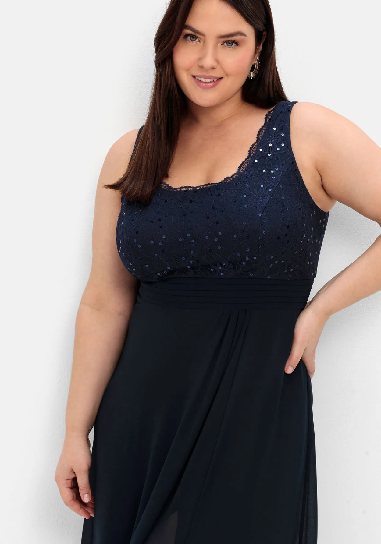Abendkleid mit floraler Spitze<sheego Hot