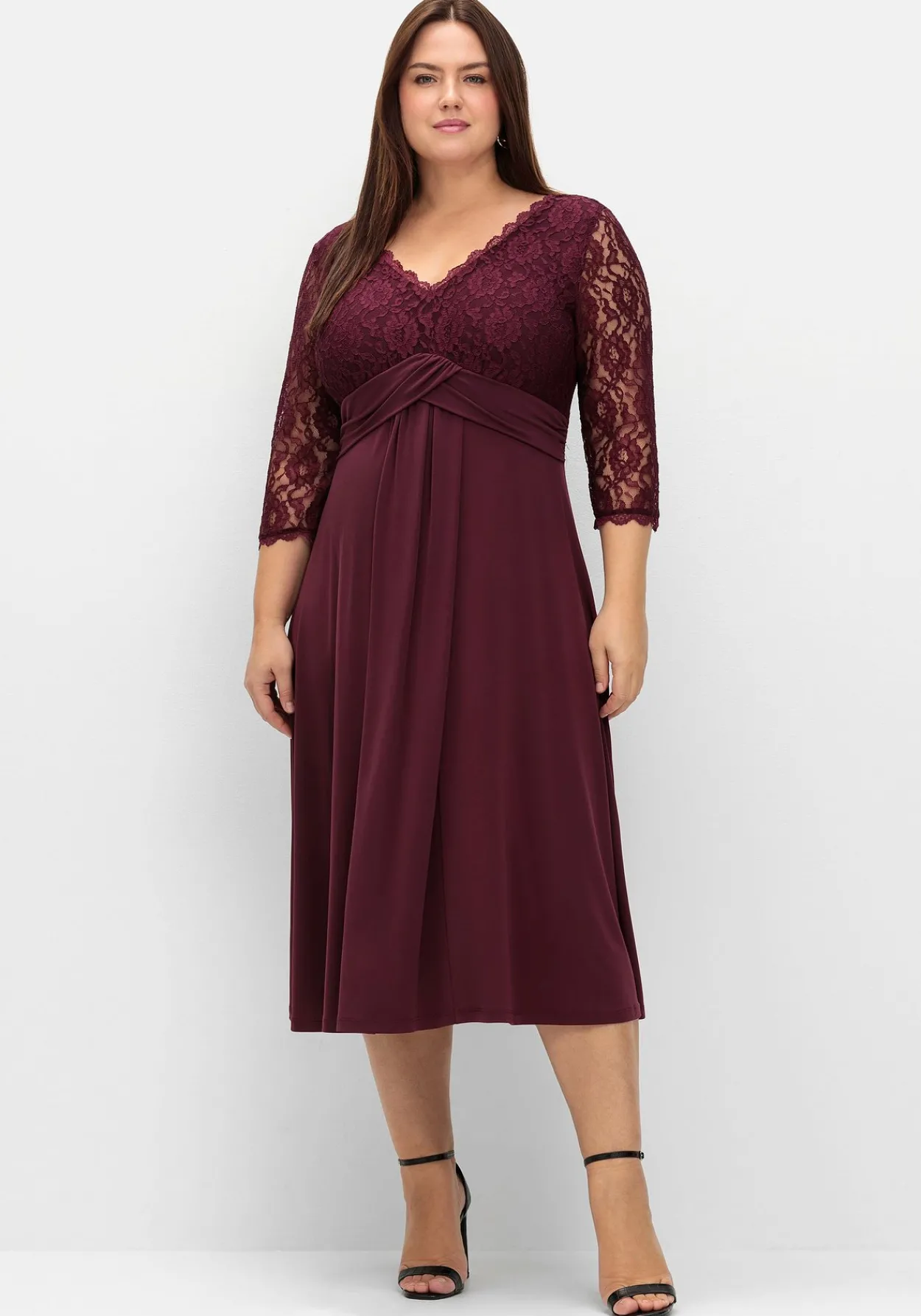 Abendkleid mit Oberteil aus floraler Spitze<sheego Fashion