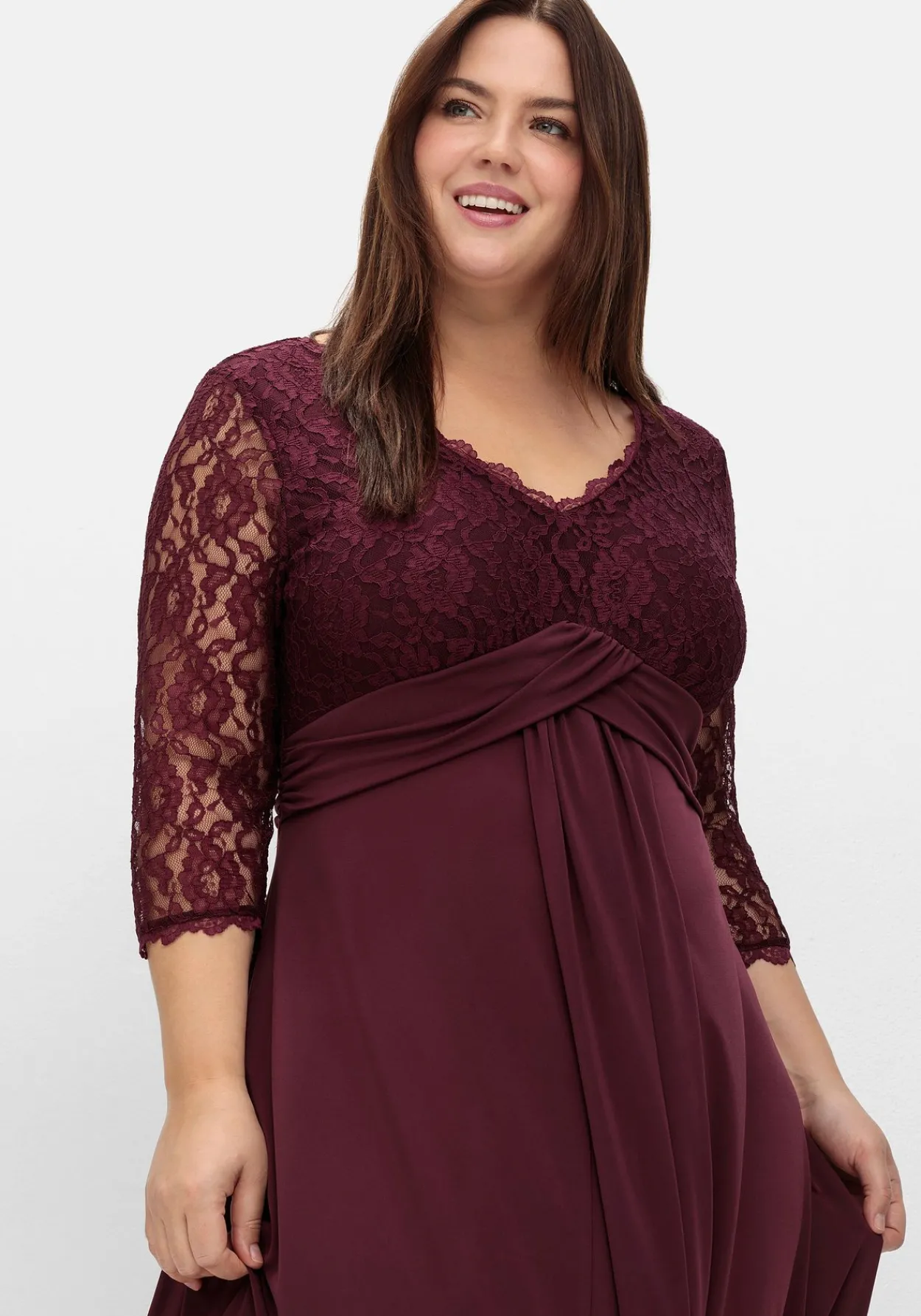 Abendkleid mit Oberteil aus floraler Spitze<sheego Fashion