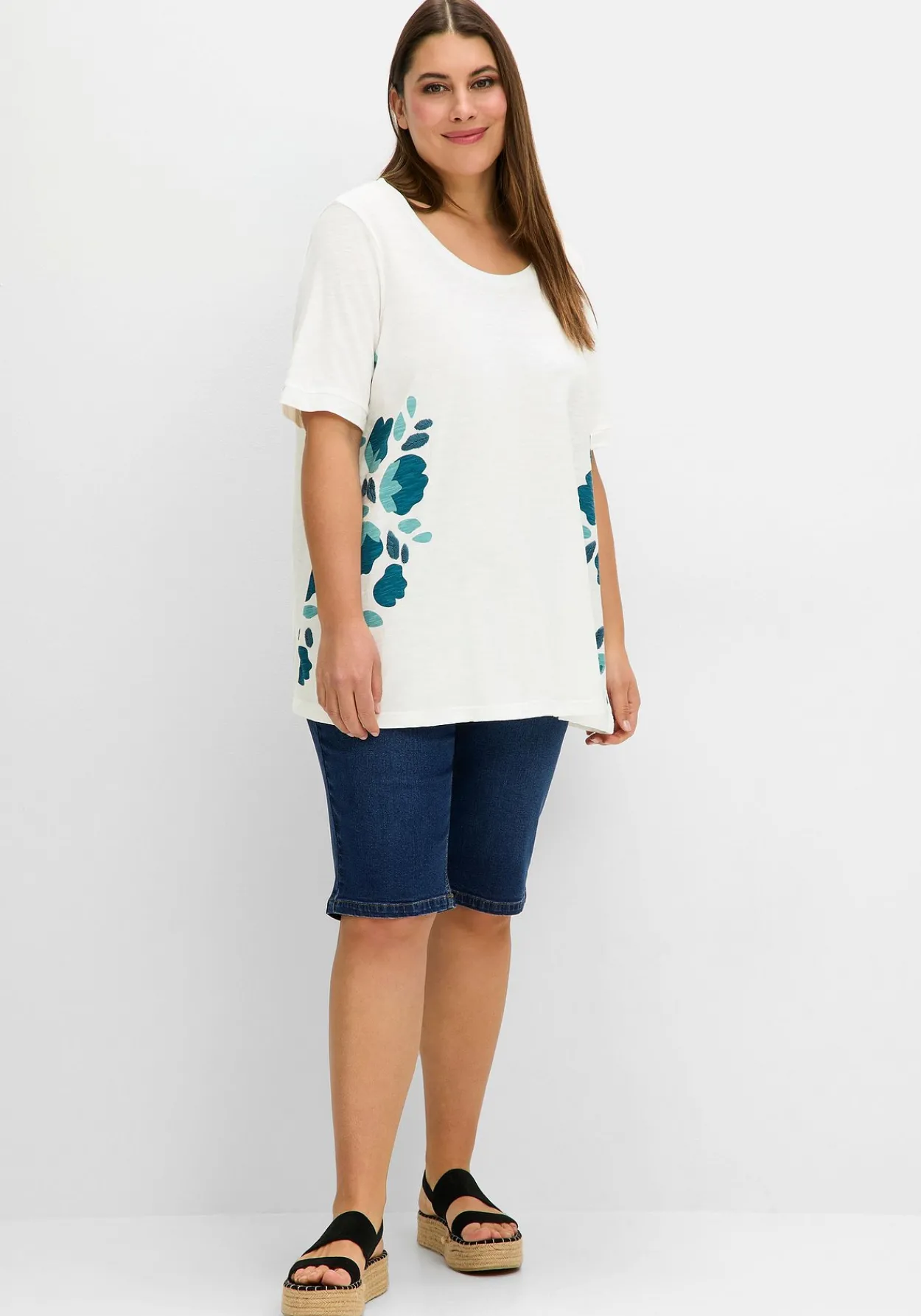 A-Linien-Shirt mit Floral-Druck und Stickerei<sheego Hot