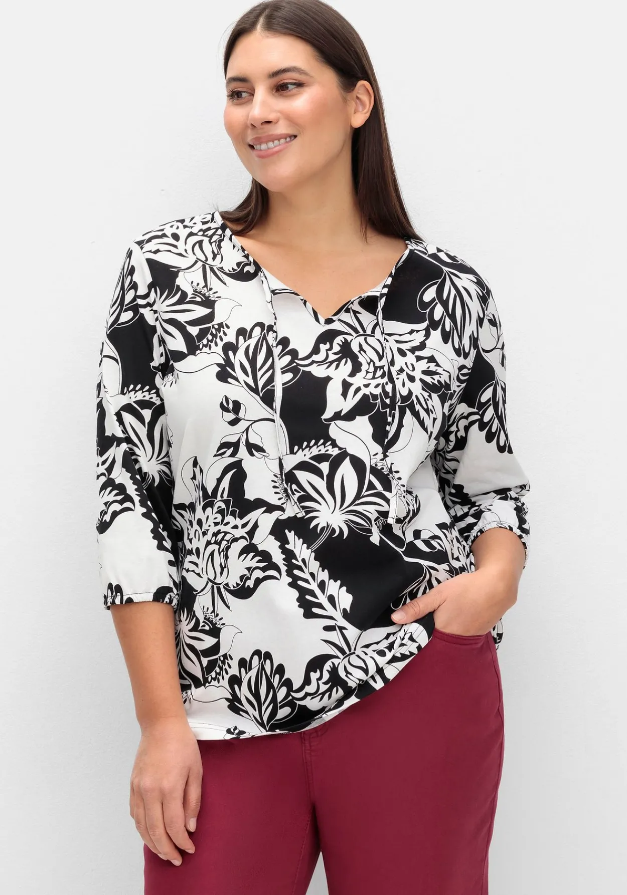 3/4-Arm-Shirt mit kontrastfarbenem Blütenprint<sheego New