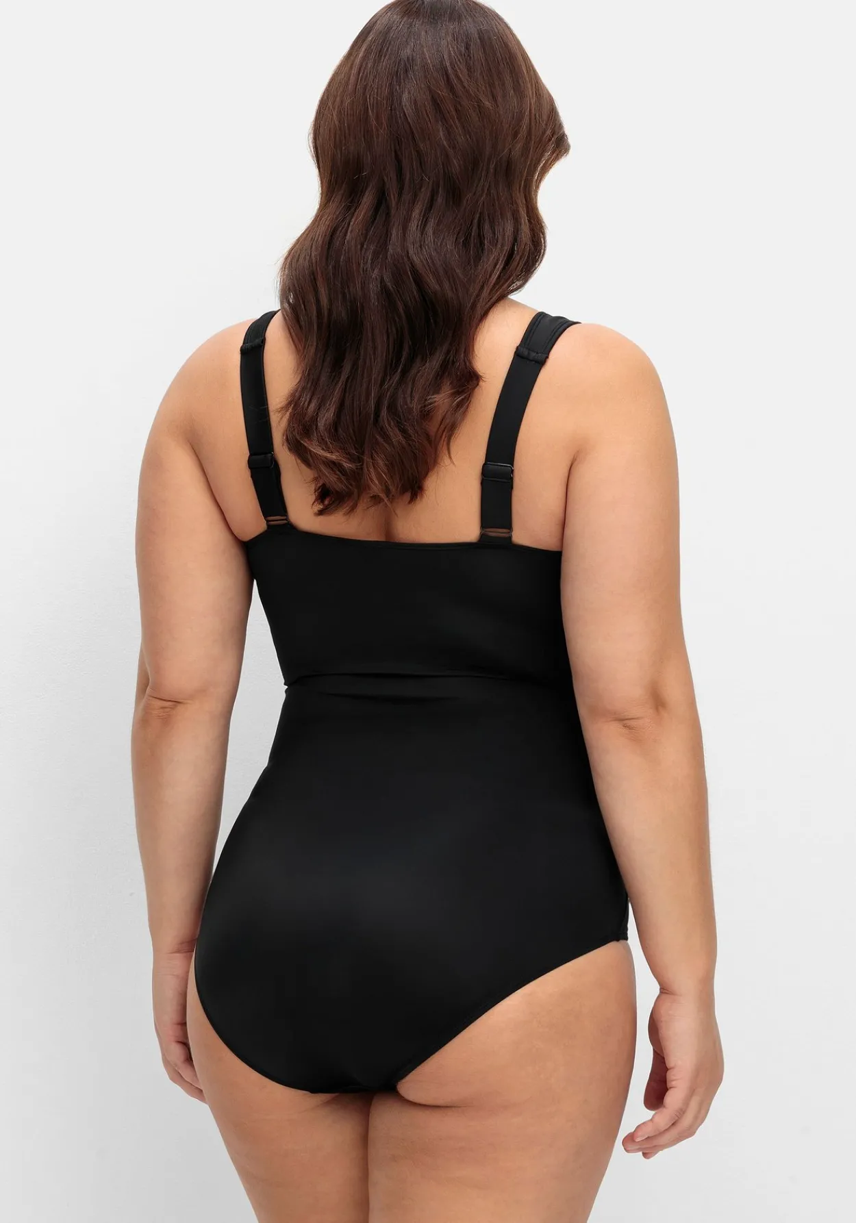 Badeanzug mit Kontrastpaspeln und Shaping-Effekt<sheego Online