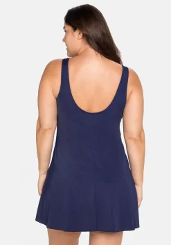 Badekleid mit V-Ausschnitt und integrierter Hose.<sheego Hot