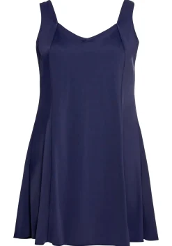 Badekleid mit V-Ausschnitt und integrierter Hose.<sheego Hot