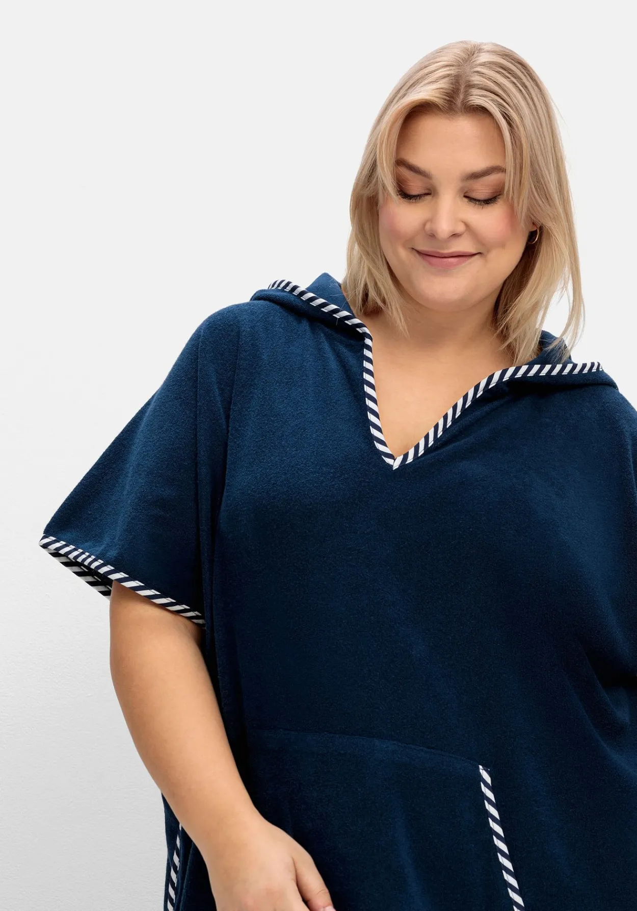 Bade-Poncho mit Kapuze, aus Frottee<sheego Outlet