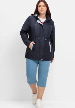 Übergangsjacke mit Kapuze und Kontrastdetails<sheego Fashion