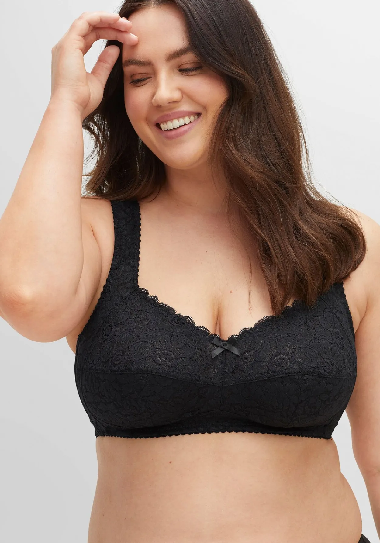 BH ohne Bügel mit leicht transparenter Spitze<sheego Fashion