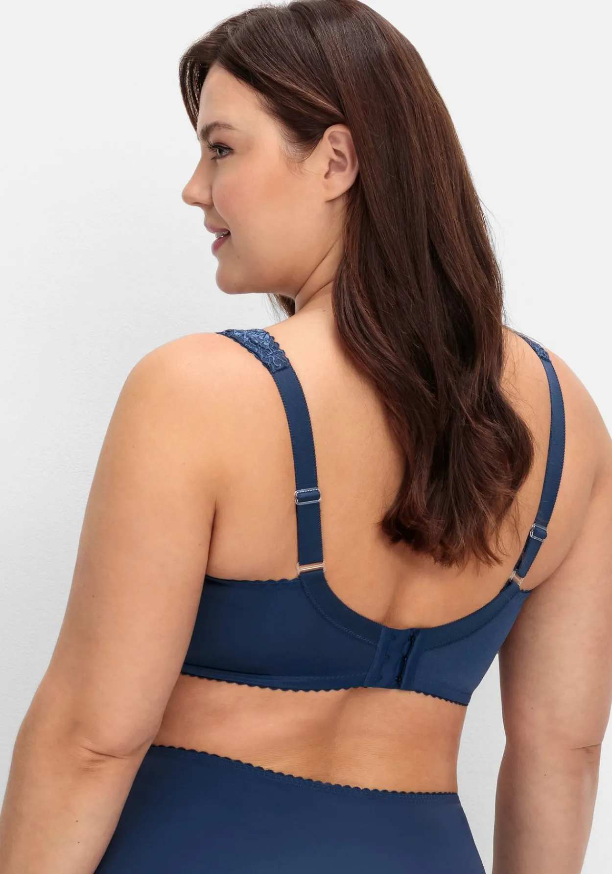 BH ohne Bügel, mit Spitze und leicht glänzend<sheego Fashion