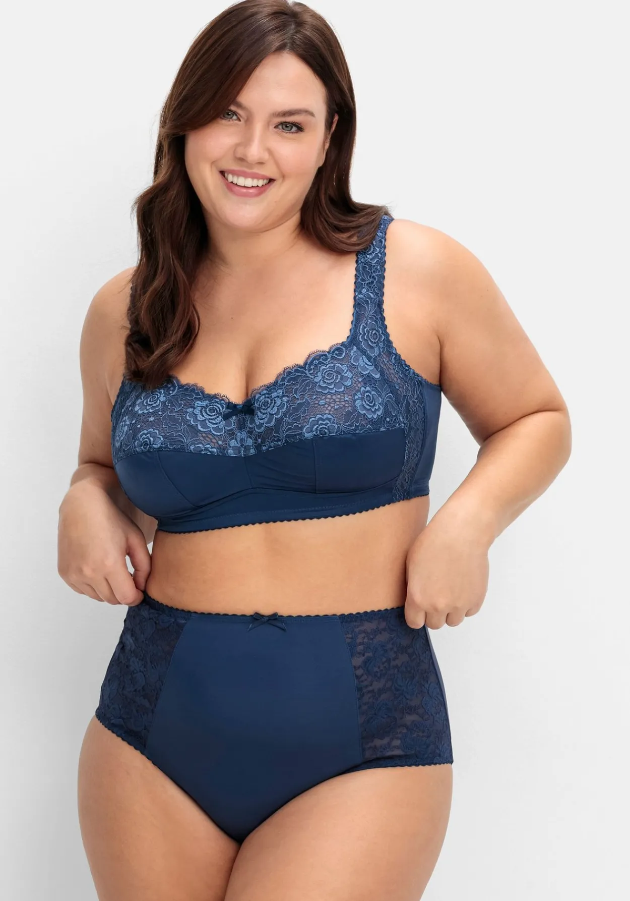 BH ohne Bügel, mit Spitze und leicht glänzend<sheego Fashion