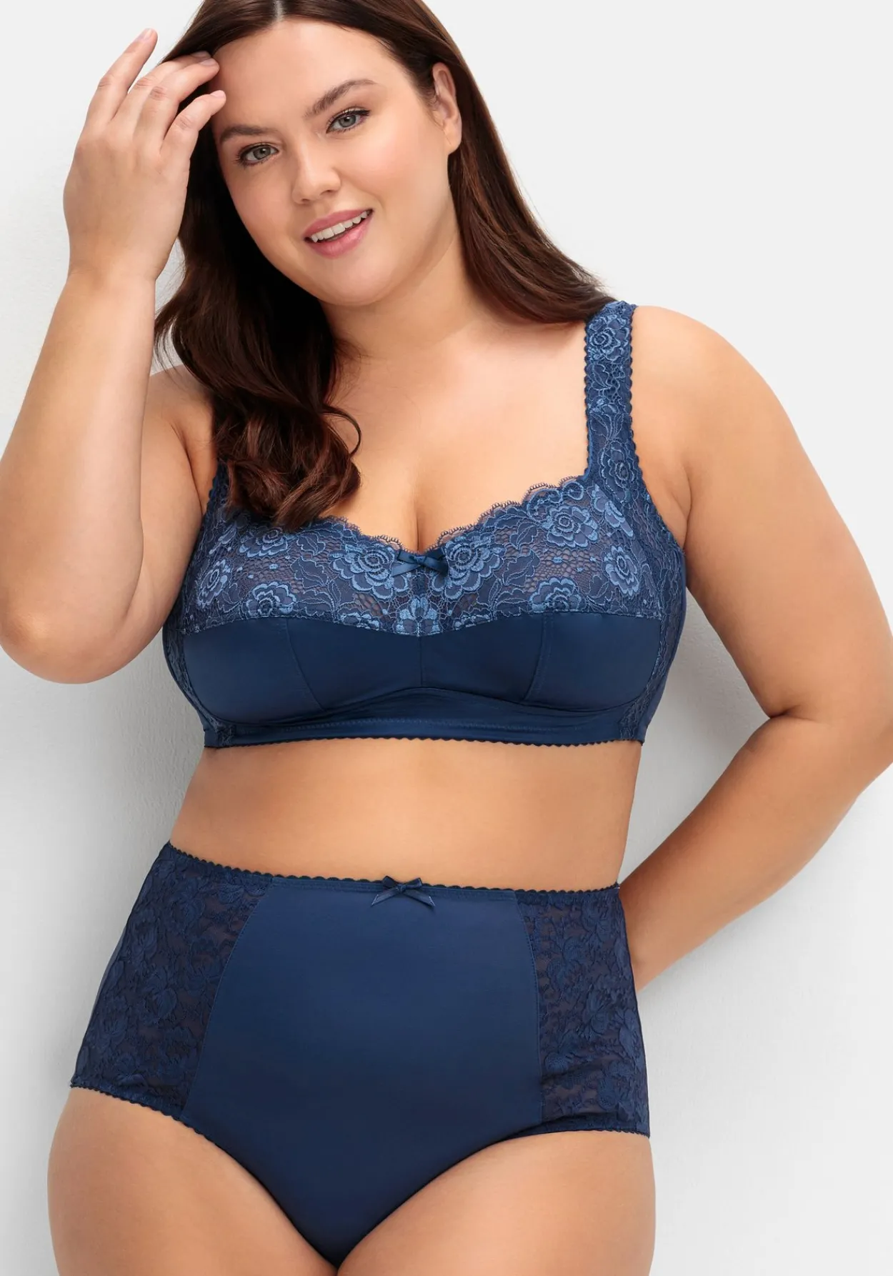 BH ohne Bügel, mit Spitze und leicht glänzend<sheego Fashion