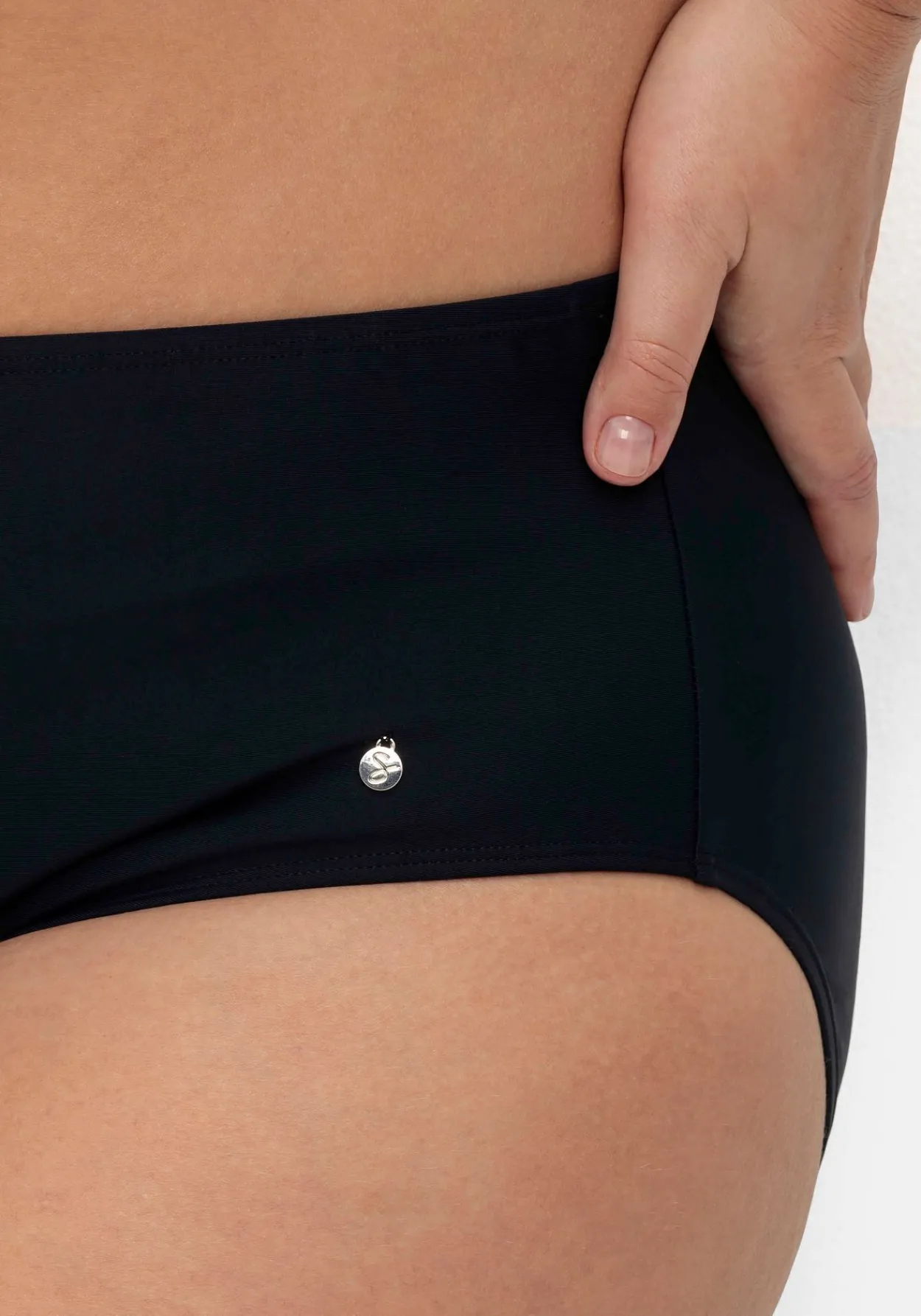 Bikinihose in hohem Schnitt, mit Shaping-Einsatz<sheego Hot