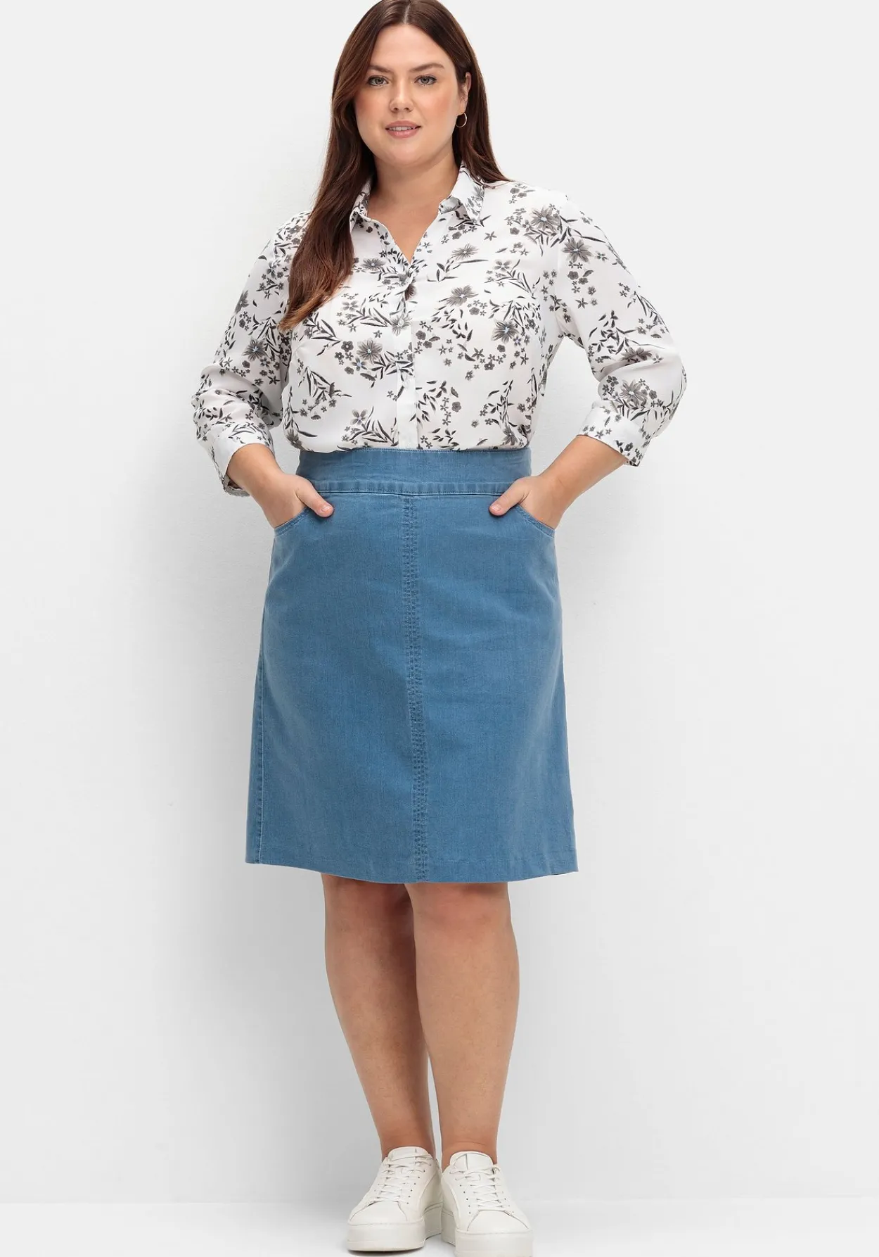 Bluse in leichter A-Linie, mit floralem Print<sheego Outlet