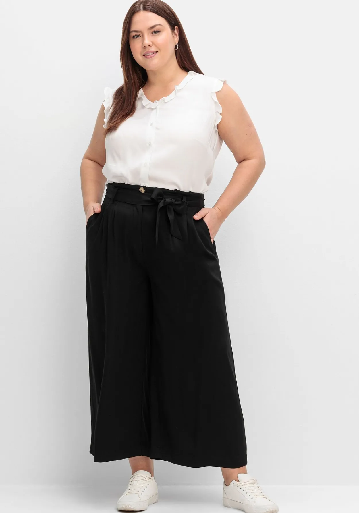 Bluse in ärmelloser Form mit Volants, aus Viskose<sheego Fashion