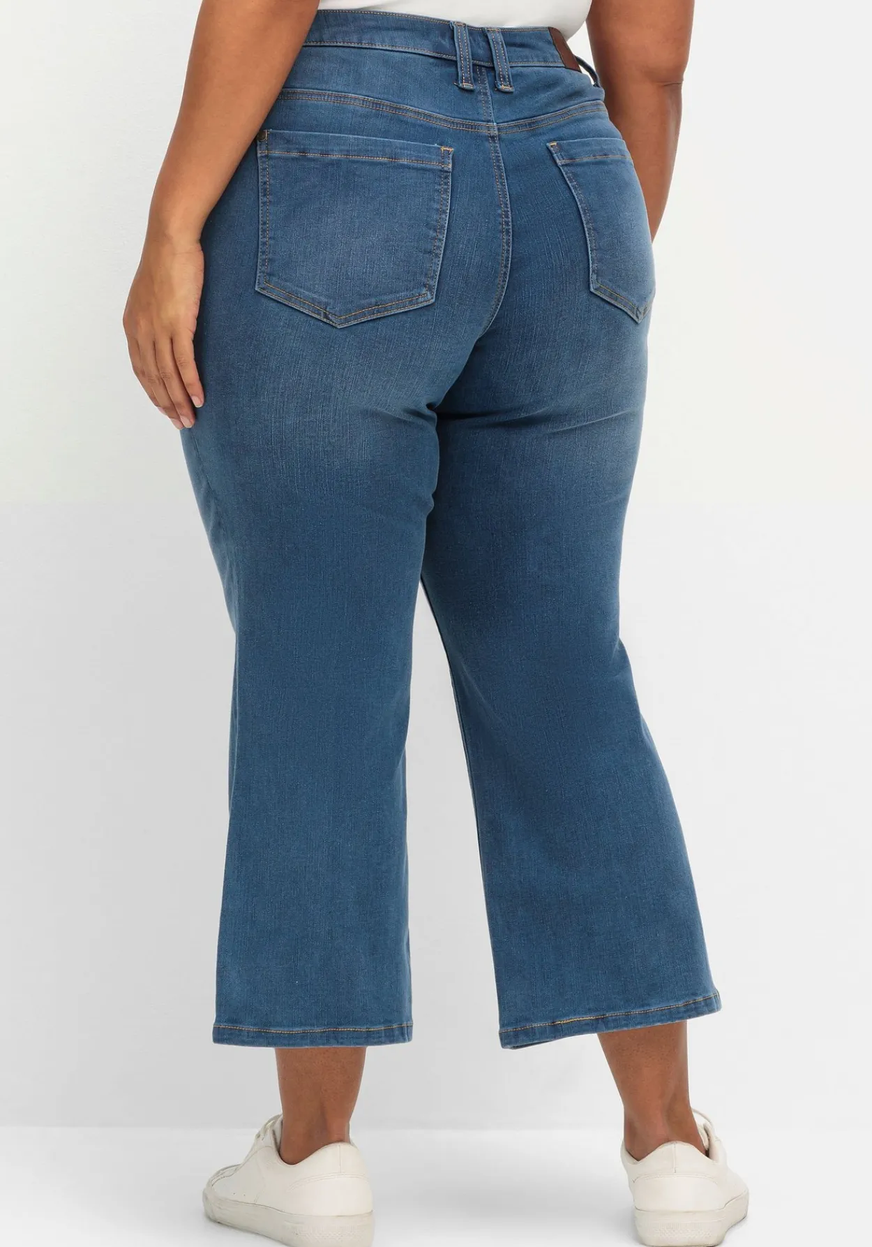 Bootcut-Jeans in 7/8-Länge, mit Bodyforming-Effekt<sheego Discount
