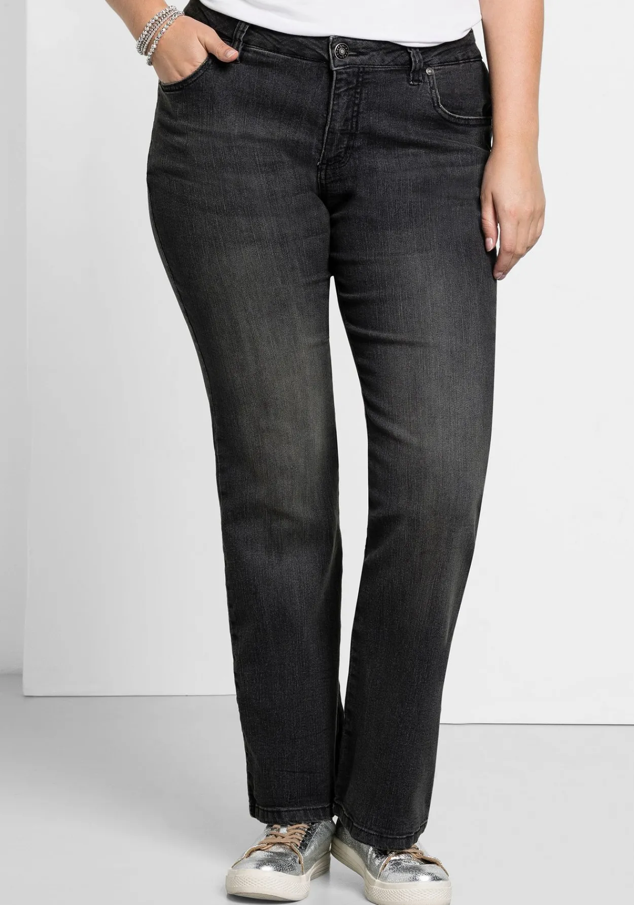 Bootcut-Jeans in 5-Pocket-Form, mit Used-Effekten<sheego Best