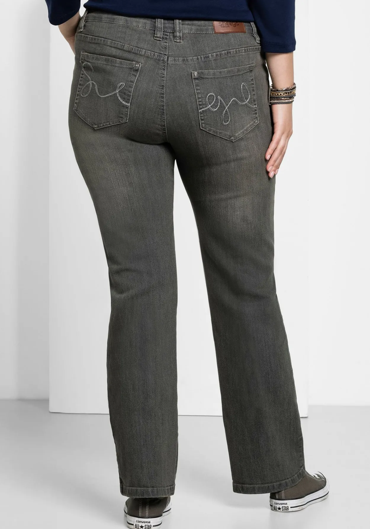 Bootcut-Jeans in 5-Pocket-Form, mit Used-Effekten<sheego Discount