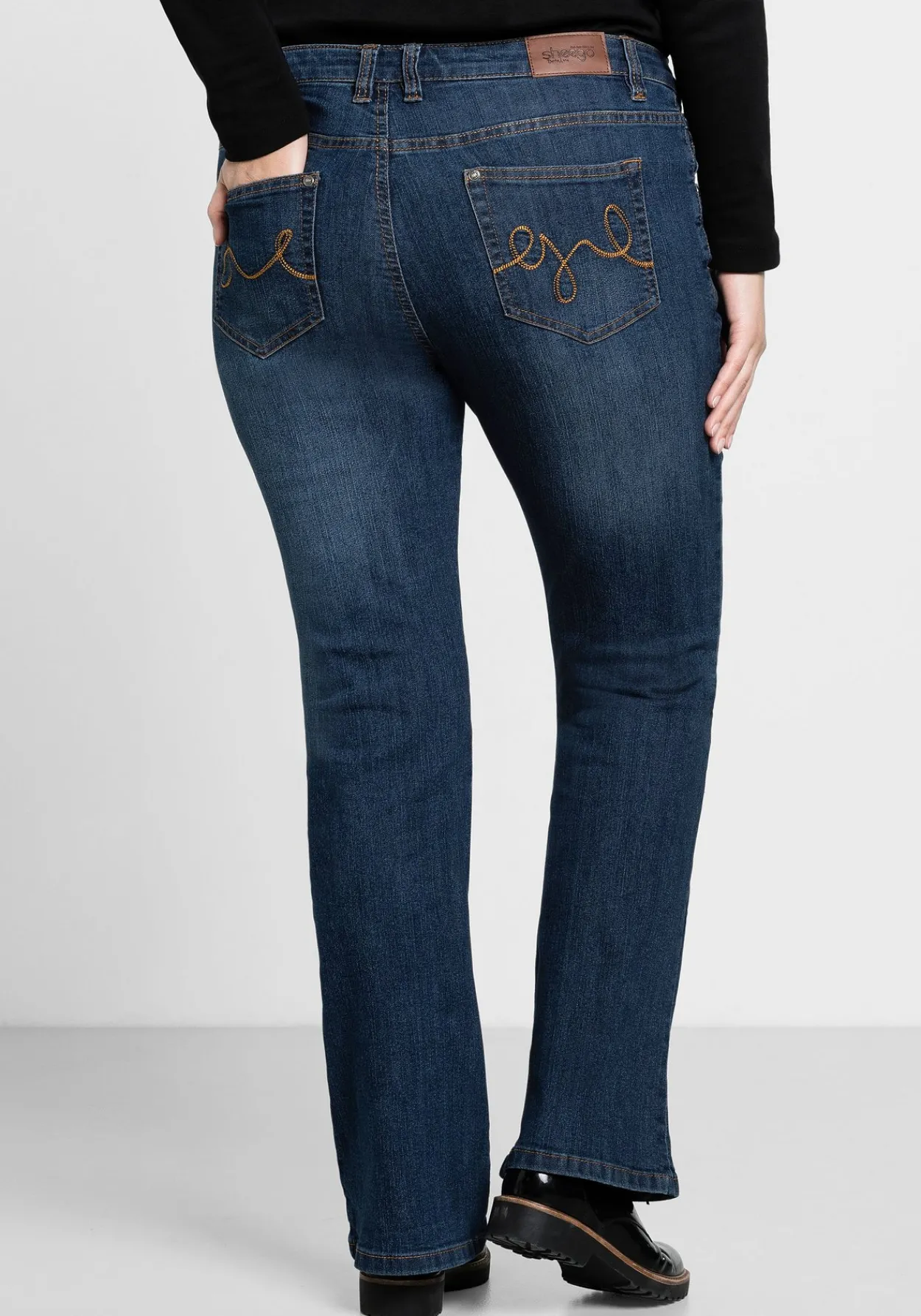 Bootcut-Jeans in 5-Pocket-Form, mit Used-Effekten<sheego Discount