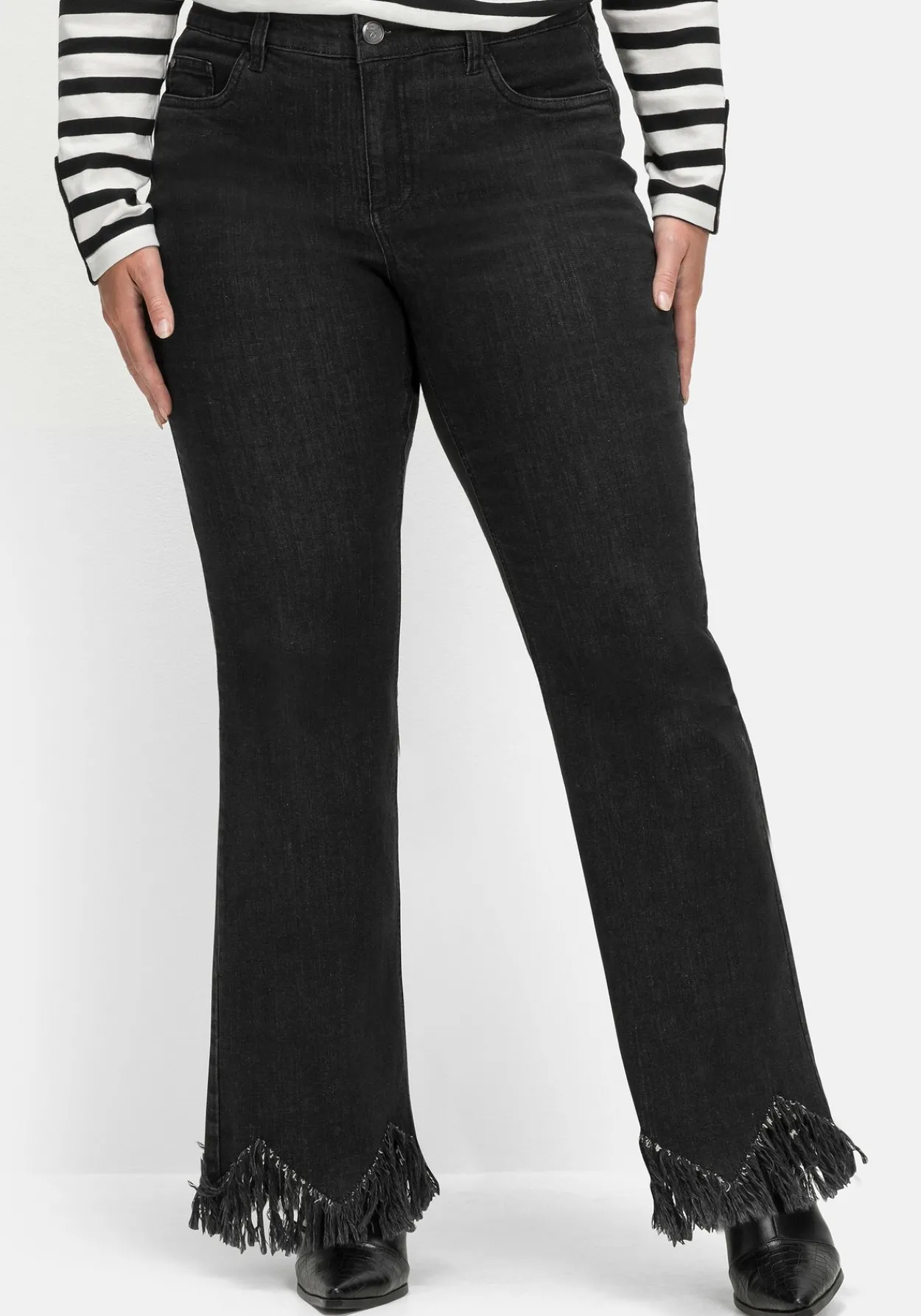 Bootcut-Jeans mit Fransensaum in Zickzack-Form<sheego Sale