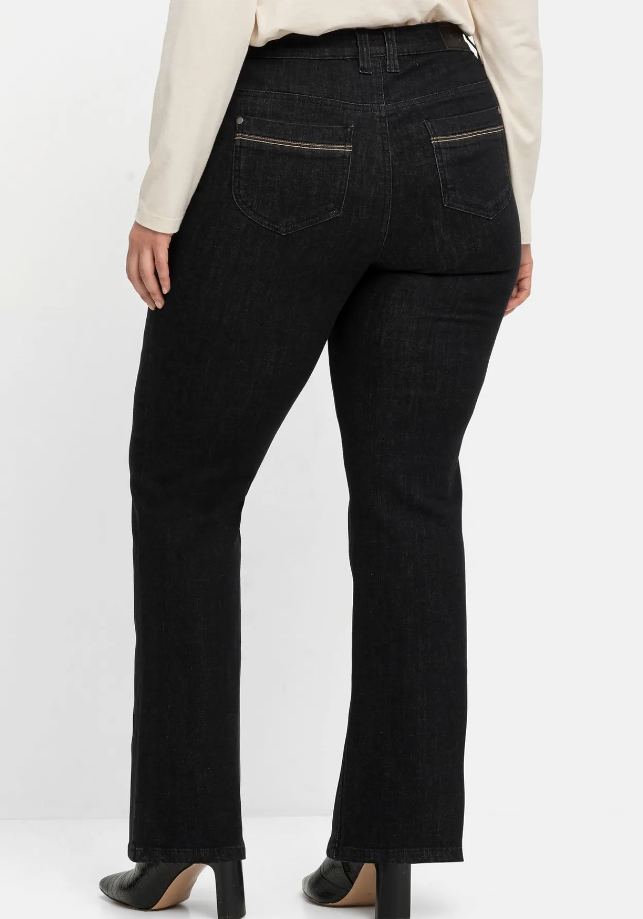 Bootcut-Jeans mit Kontrast-Stickerei, extralang<sheego Fashion