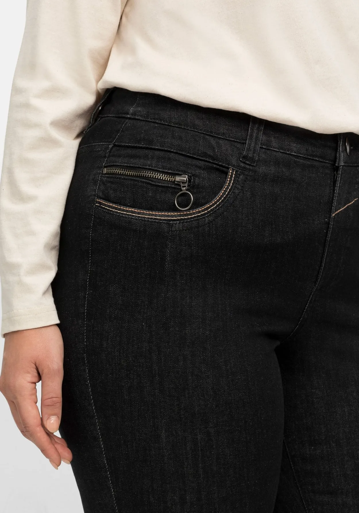 Bootcut-Jeans mit Kontrast-Stickerei, extralang<sheego Fashion