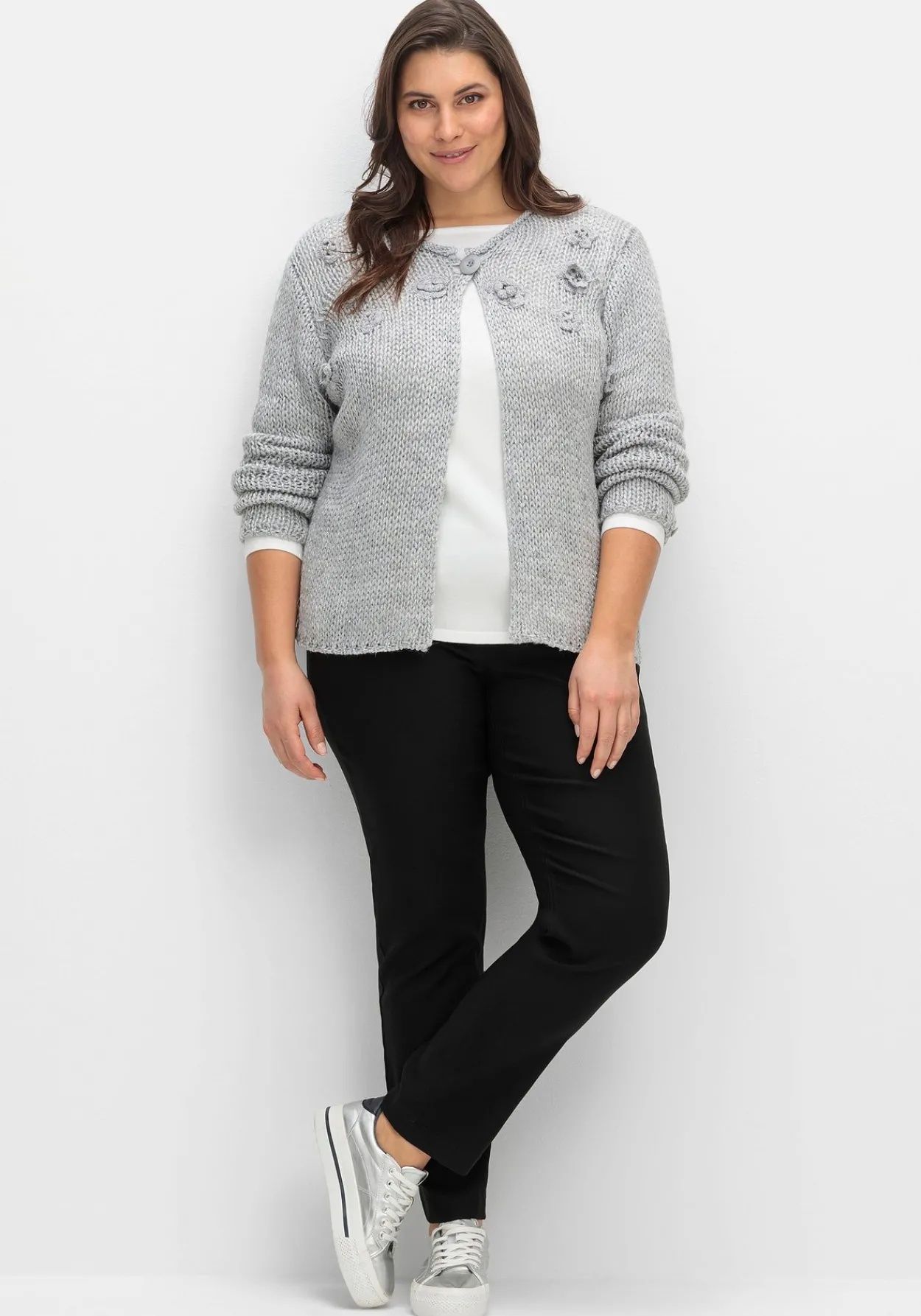 Cardigan mit Häkelblüten und Glitzergarn<creation L Hot