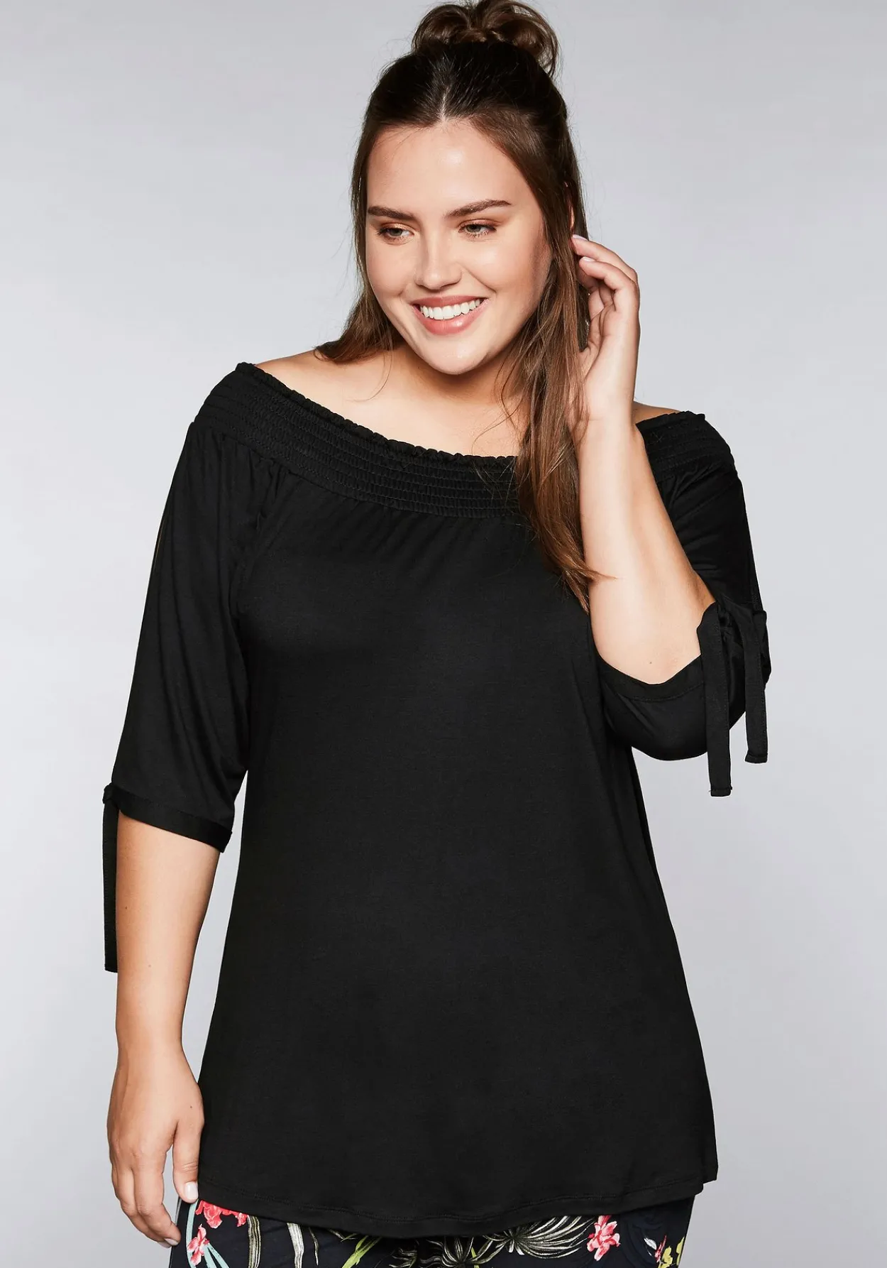 Carmenshirt mit Smokeinsatz und längerem Halbarm<sheego Outlet