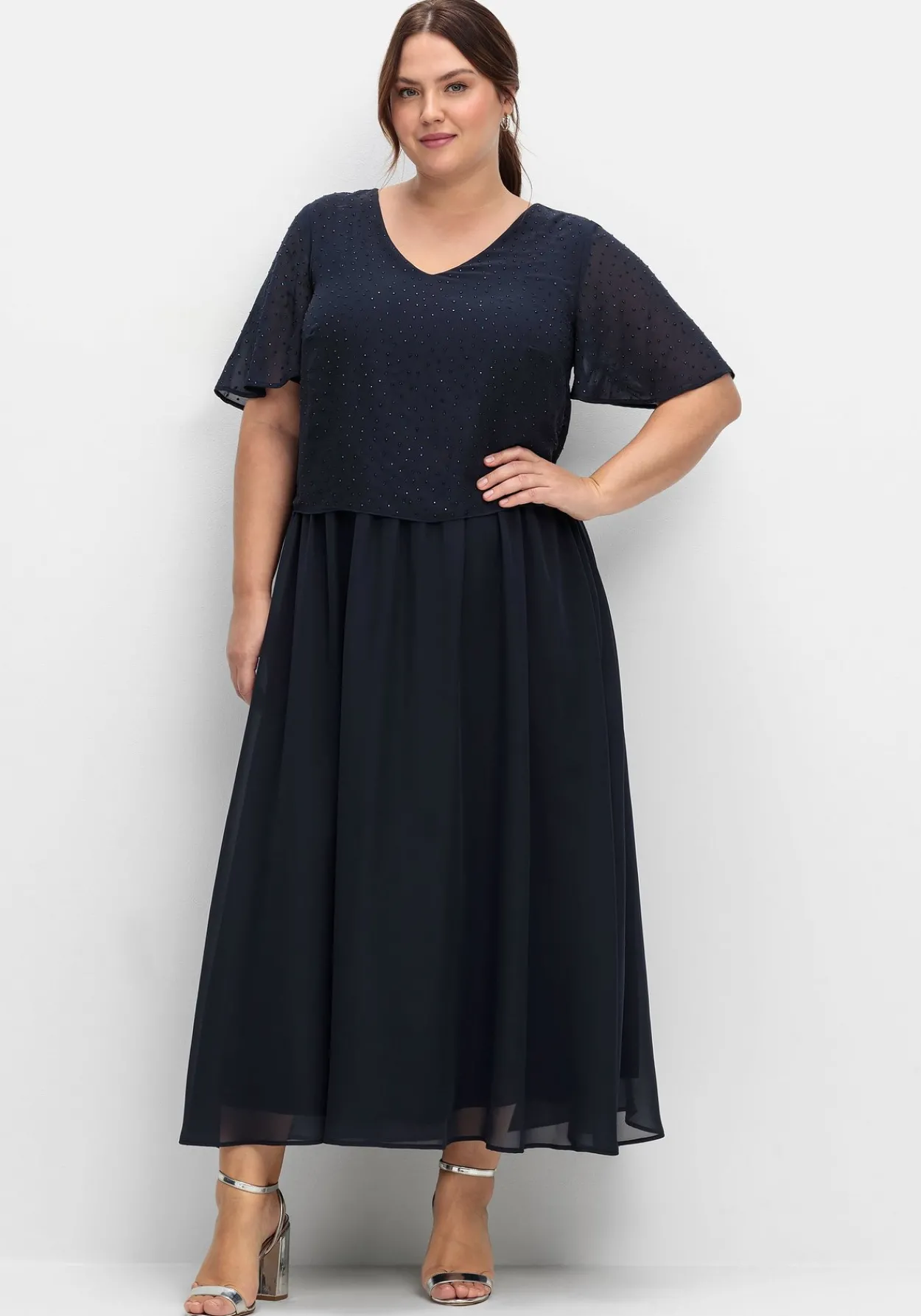 Chiffonkleid im Lagenlook, mit Schmucksteinen<sheego Fashion