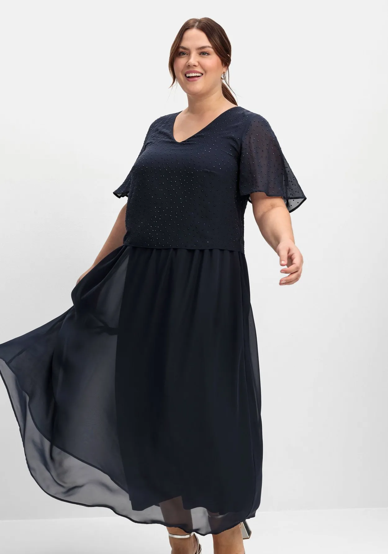 Chiffonkleid im Lagenlook, mit Schmucksteinen<sheego Fashion