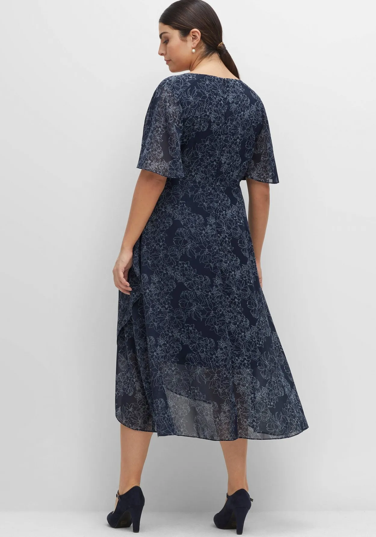 Chiffonkleid in Wickeloptik, mit Alloverprint<sheego Hot