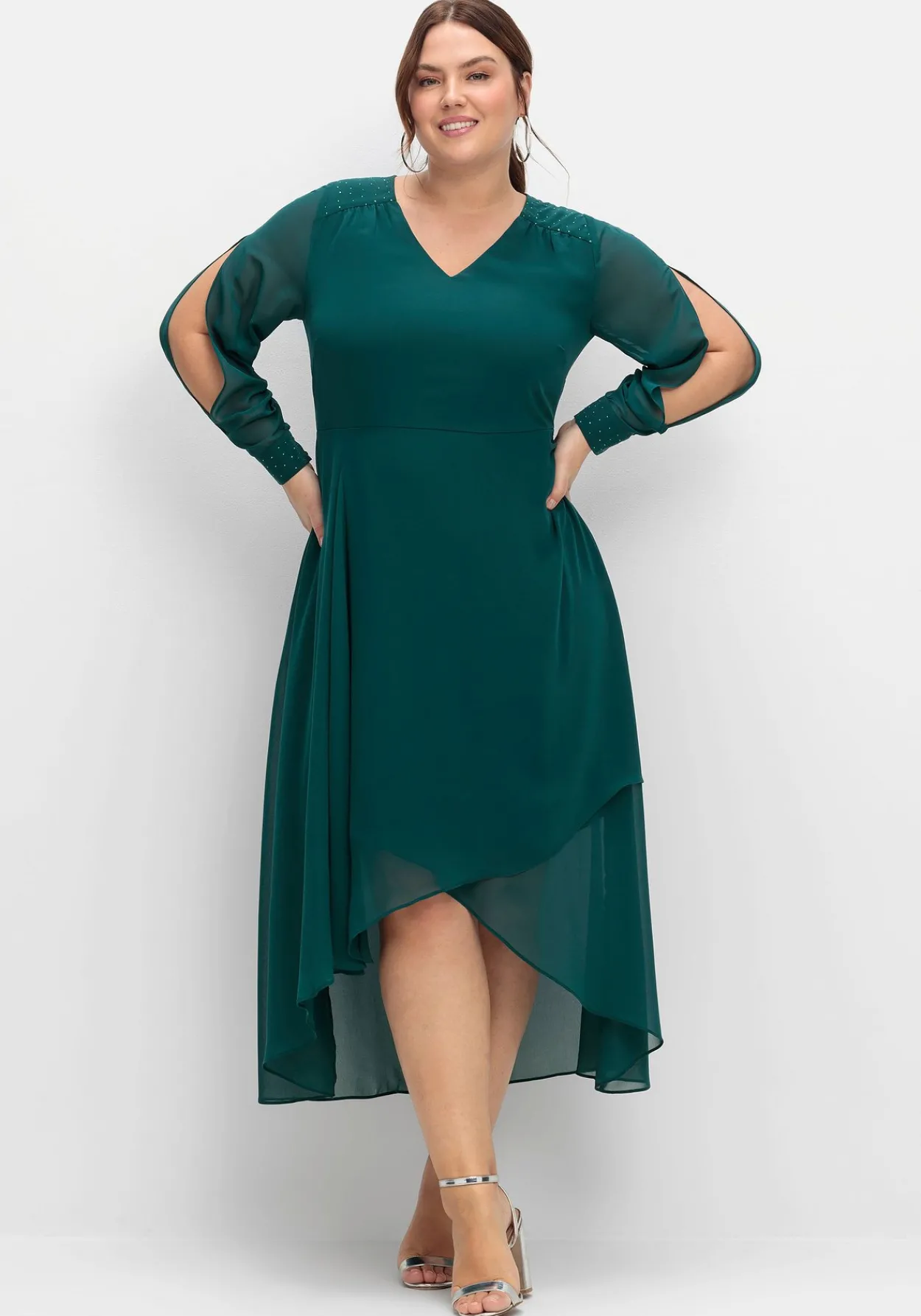 Chiffonkleid mit Cut-outs und Schmucksteinen<sheego Online
