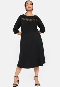 Cocktailkleid mit U-Boot-Ausschnitt und Spitzeneinsatz<sheego Fashion