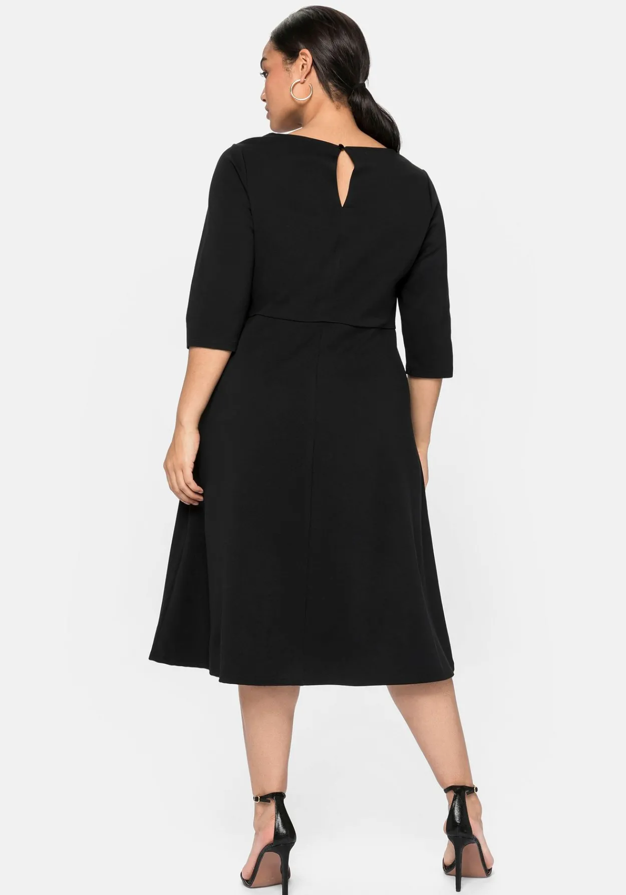 Cocktailkleid mit U-Boot-Ausschnitt und Spitzeneinsatz<sheego Fashion