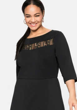 Cocktailkleid mit U-Boot-Ausschnitt und Spitzeneinsatz<sheego Fashion