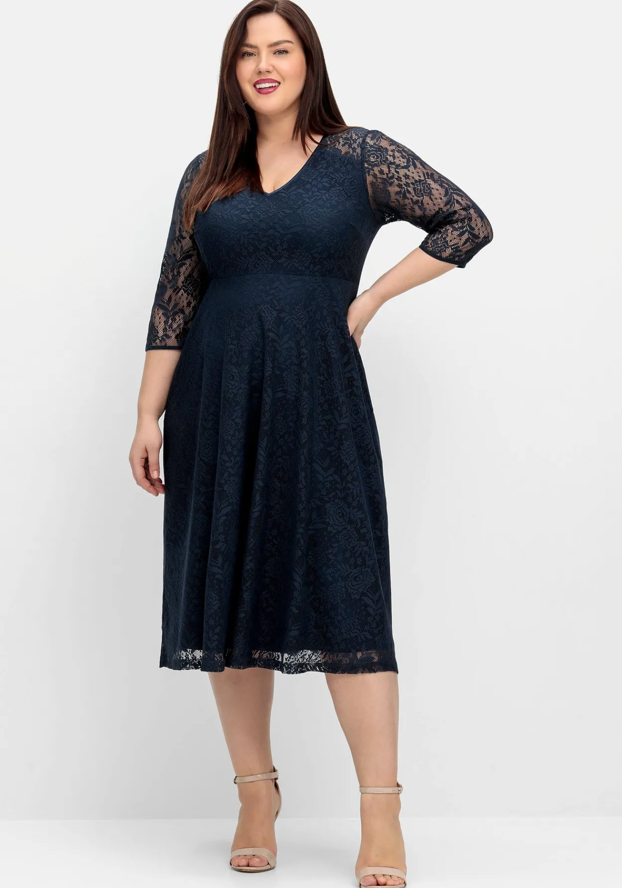 Cocktailkleid aus floraler Spitze<sheego Outlet
