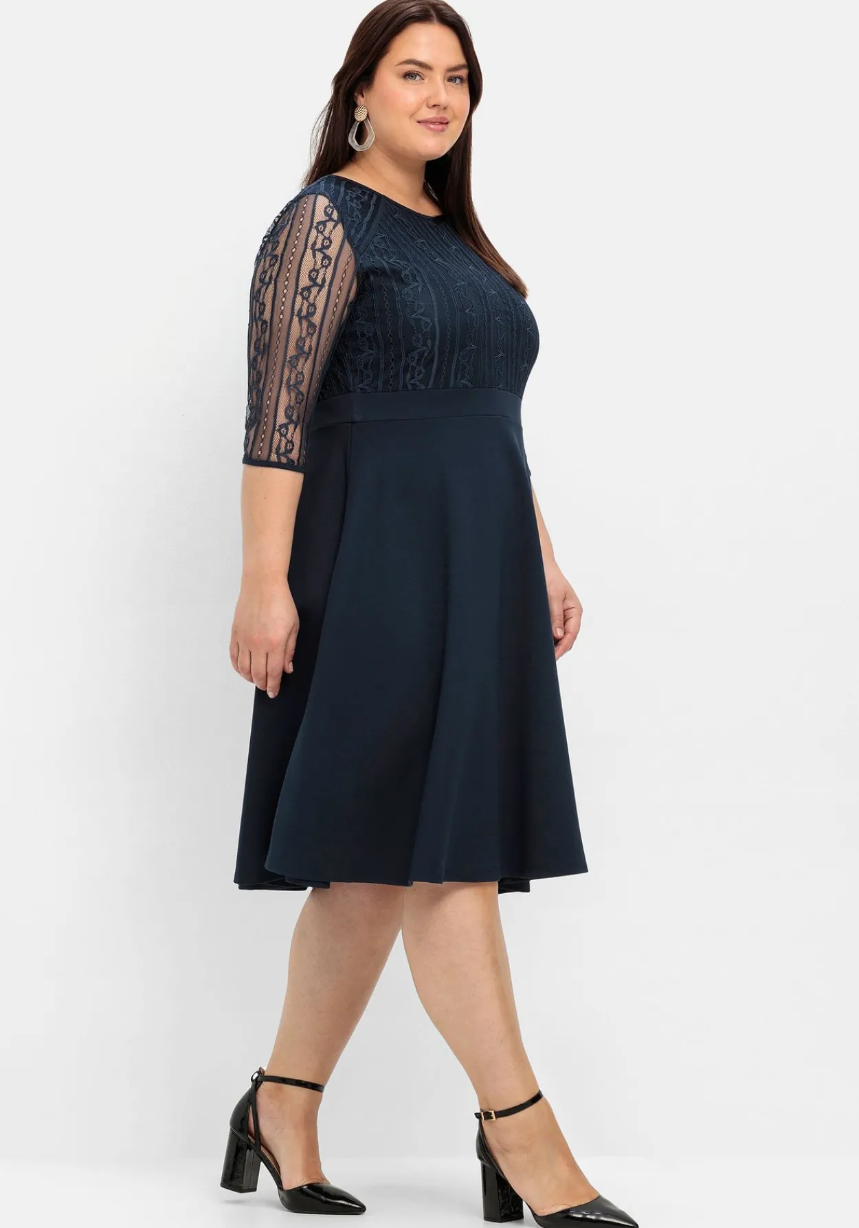 Cocktailkleid mit floraler Spitze und Chiffon-Ärmeln<sheego Sale