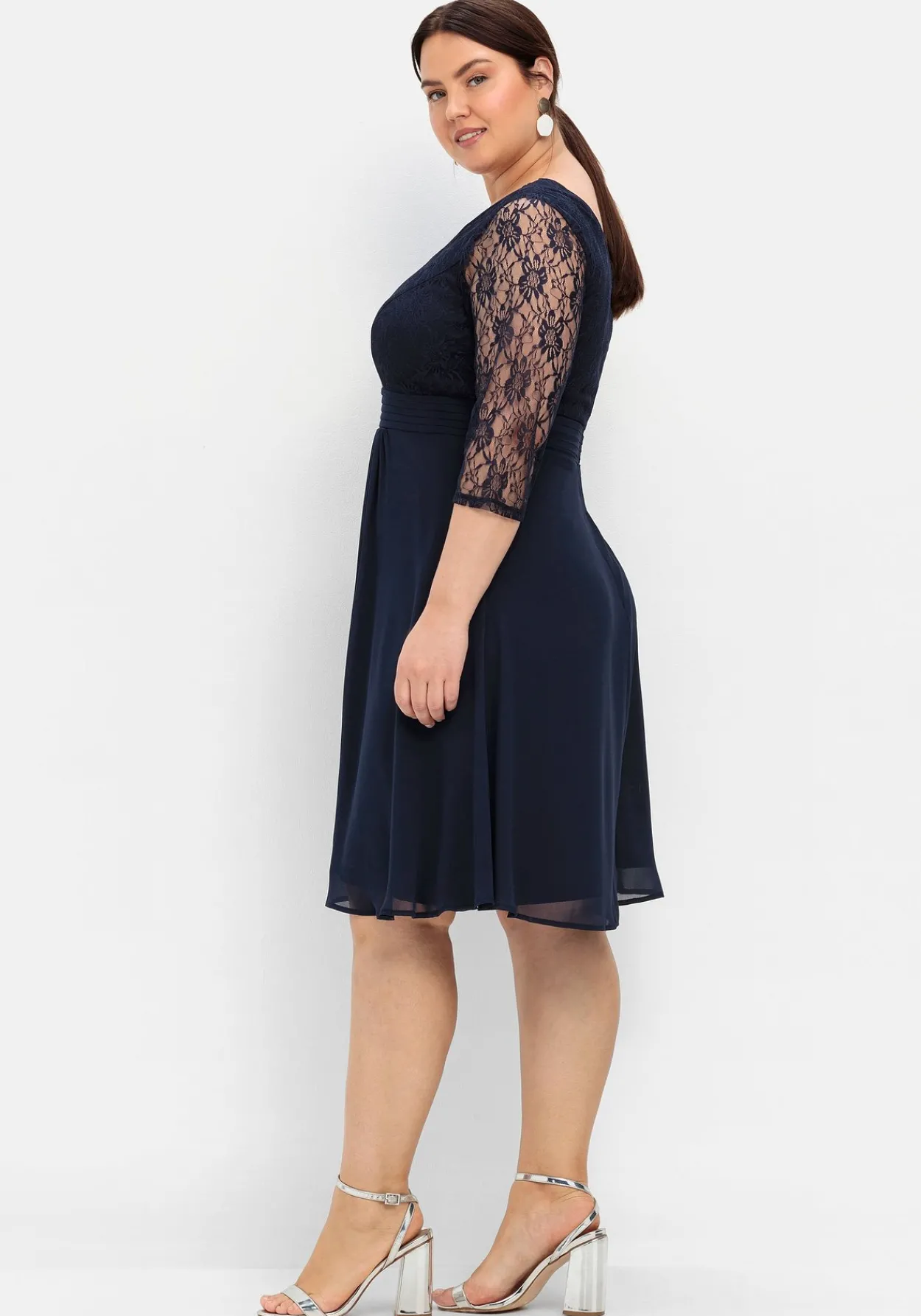 Cocktailkleid mit floraler Spitze<sheego New