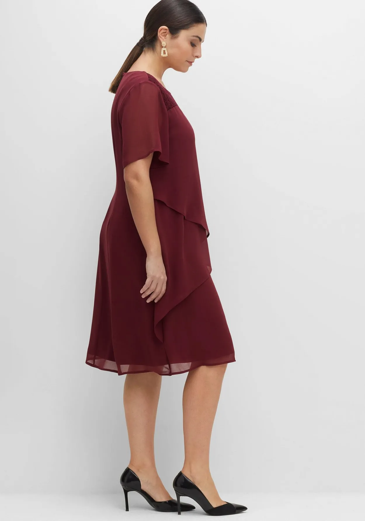 Cocktailkleid mit Spitzen-Einsatz, aus Chiffon<sheego Online