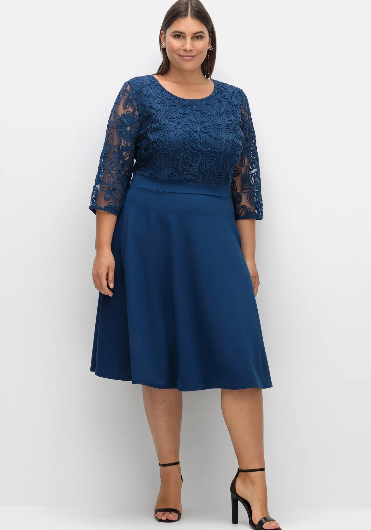 Cocktailkleid mit Zierbortenstickerei am Oberteil<sheego Best