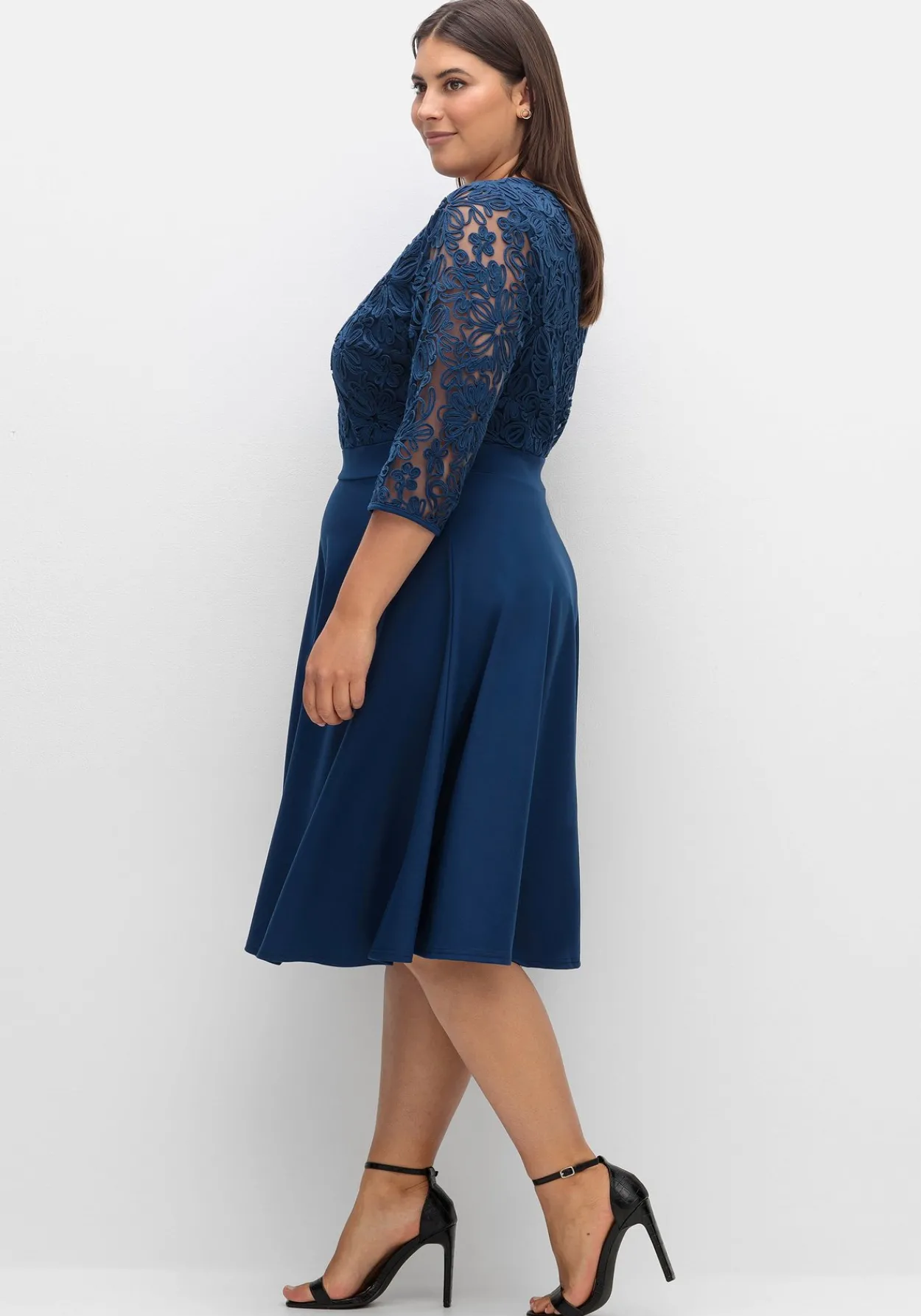 Cocktailkleid mit Zierbortenstickerei am Oberteil<sheego Best