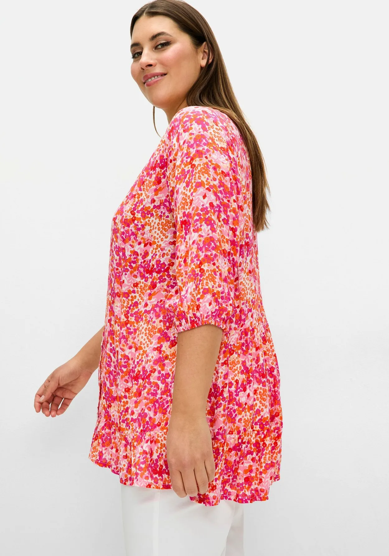Crêpe-Bluse mit Blumendruck und Volant am Saum<sheego Fashion