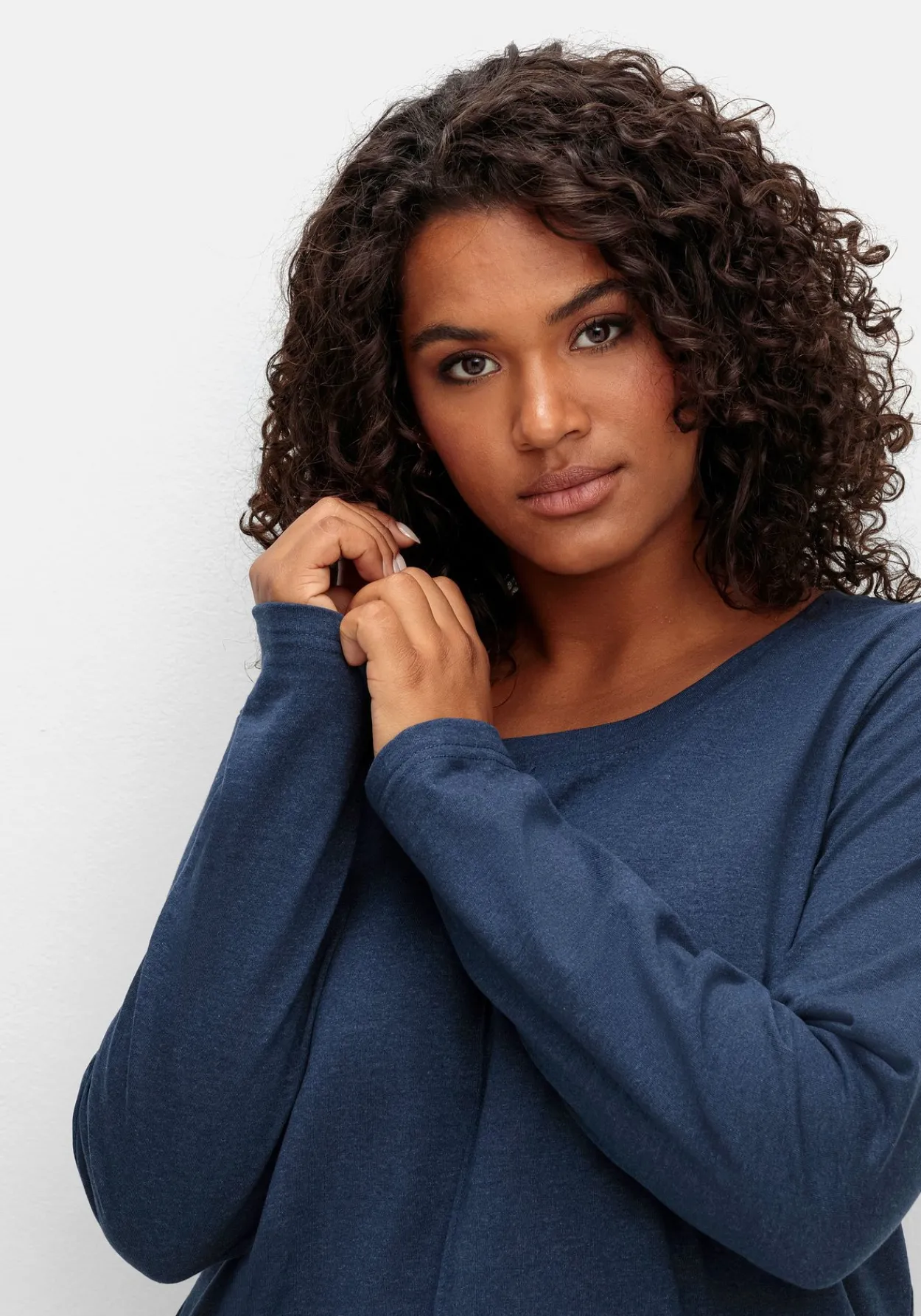 Fein meliertes Langarmshirt in A-Linie, mit Rundhals<sheego Clearance