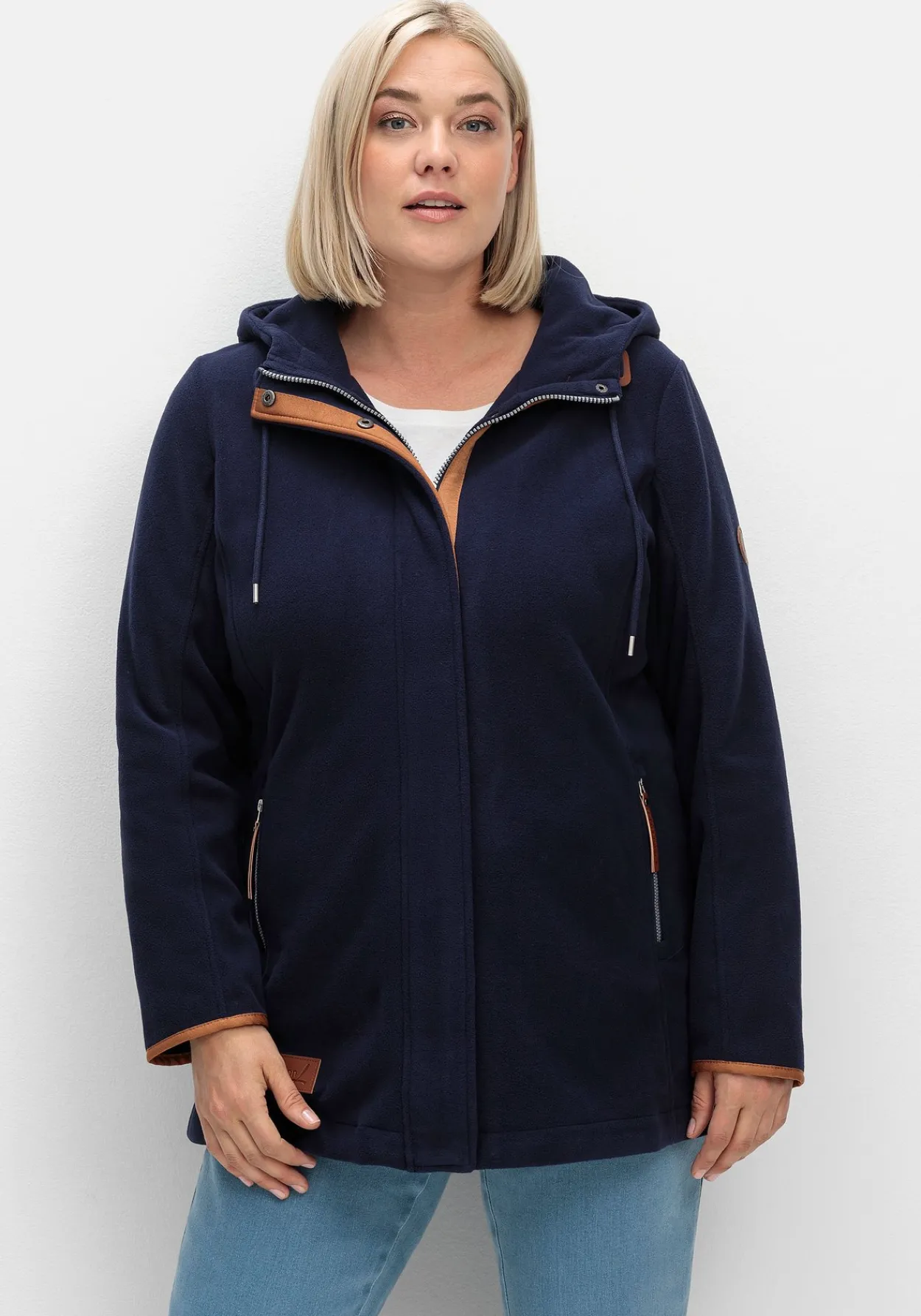 Fleecejacke mit Kapuze und Kontrastdetails<sheego Outlet