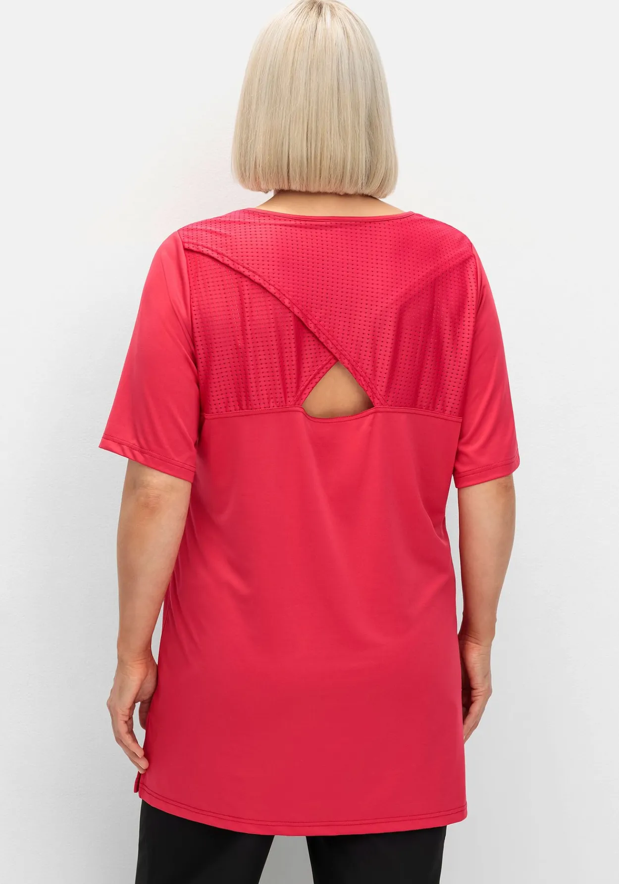 Funktionsshirt in Longform, mit Cut-out im Rücken<sheego Hot